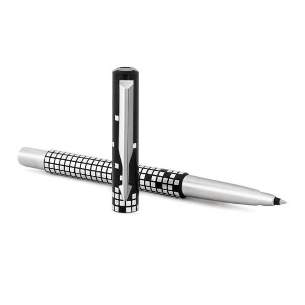 Parker Vector Gift Set - Parker Roller Ball Pen With Parker Logo Round Key Chain (Ink - Blue) - Image 4