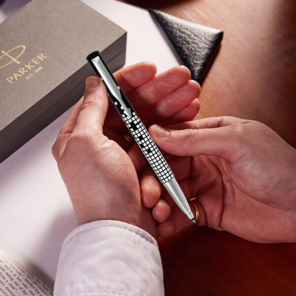 Parker Vector Gift Set - Parker Roller Ball Pen With Parker Logo Round Key Chain (Ink - Blue) - Image 7