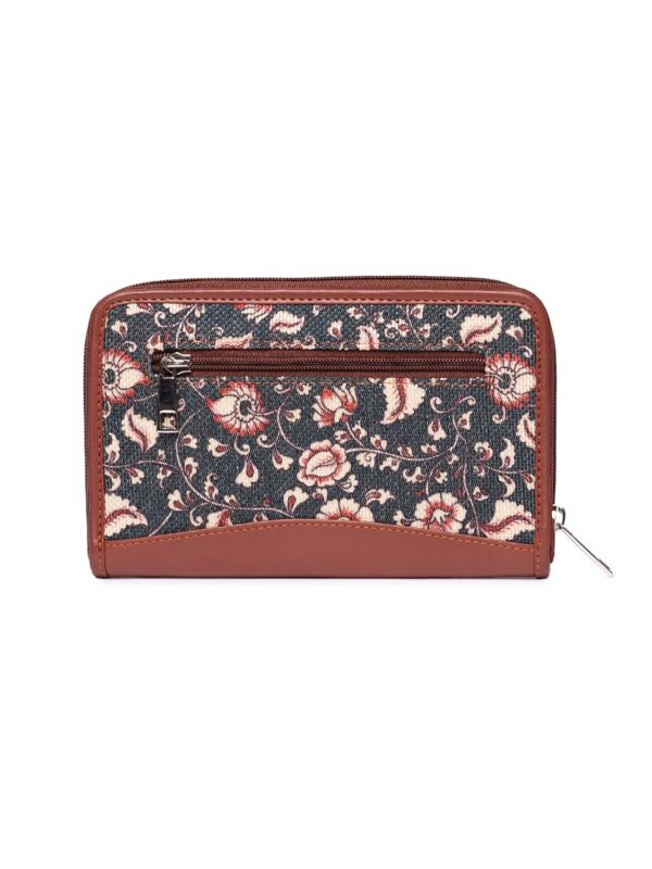 ZOUK Women's Handcrafted Classic Chain Wallet - Image 5