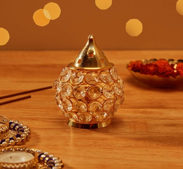 Amazon Brand - Solimo Akhand Diya/Oil Lamp for Puja, Home Décor and Diwali, Matki Shape, Brass-and-Crystal (Medium) - Image 6