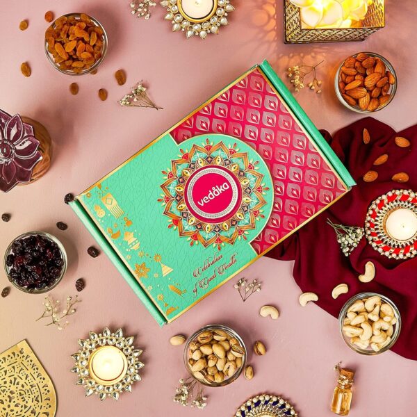 Amazon Brand - Vedaka Premium Dry Fruits Gift Box | 1 Kg | 200 Gram Each -Almonds, Cashews, Raisins, Pistachios & Cranberries - Image 2